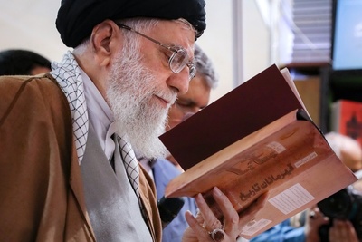 (ویدئو) پشت پرده روش خاص رهبر شهید انقلاب برای شناخت غرب؛ از خواندن رمان‌های روسی تا دیدن 3باره‌ی سریال مشهور هالیوود