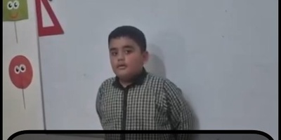 استعداد درخشانی که در شنبه خونین پر پر شد/ بازخوانی ترانه پدر آرون افشار توسط میکائیل دانش آموز شهید مدرسه میناب+فیلم