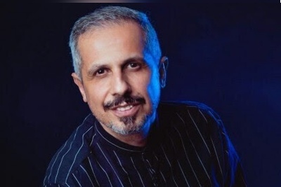 (ویدیو) شاهکار خنده‌دار جواد رضویان؛ شعر «باز باران با ترانه» این‌بار به زبان زرگری! 😂