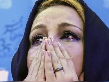 اشک‌ها و حال بدِ بهنوش بختیاری با شنیدن صدای تتلو؛ حال و هوایِ غمگینی که خانم بازیگر با طرفدارانش به اشتراک گذاشت!+ویدیو