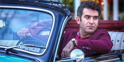 (ویدیو) از خواستگاری ناموفق تا دوبله موفق؛ صدای هوتن شکیبا جان تازه‌ای به «شنگول و منگول» داد