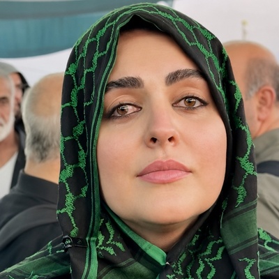 تصویری که جنجال به پا کرد؛ دختری که روزی در صف اول اعتراضات بود، امروز کجا ایستاده است؟+ویدیو