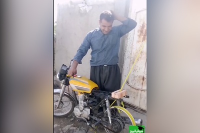 زنگ خلاقیت: ابتکار تحسین برانگیز اوستا بنای اردبیلی در حمل آجر با موتور گاز حماسه نیست؟ پس چیه؟/ اینم یه نمونه دیگه از تکنولوژی وطنی