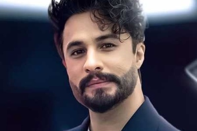 مصطفی راغب برای ماکان نصیری، شهید مفقود الاثر میناب نوشت: تو را نه خاک، که آسمان در آغوش گرفت