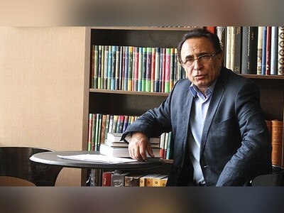 (ویدئو) مشاعرۀ تماشایی دکتر امیر اسماعیل آذر و کامران نجف‌زاده در برنامۀ برمودا