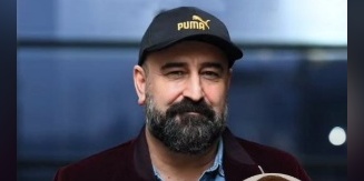 حمله ضربه‌ فنی‌ گونه‌یِ مهران احمدی، شکیب آوای باران به کارگردان معروف: گفته بودی حضور زن و مرد روی صحنه حرامه حالا خودت..../ بابای نسل ما رو سوزوندی!+فیلم