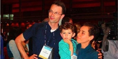 (ویدئو) یادی کنیم از حرف‌های جگرسوز و غم‌انگیز همسر نابغه ریاضی ایران، مریم میرزاخانی؛ دکتر جان وندراک: «او نمی‌خواست به چشم یک ...»