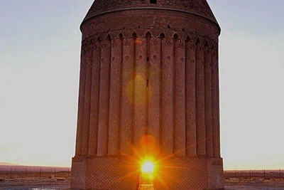 (ویدئو) نگاهی به برج رادکان؛ نشانه برجسته علم نجوم و معماری ایران باستان در دل خراسان