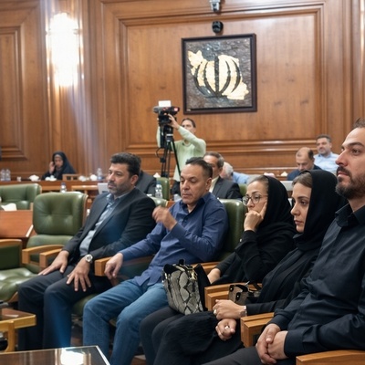 درخواست دختر اکبر عبدی برای ثبت نام پدر در تقویم رسمی کشور؛ حضور خانواده در شورای شهر