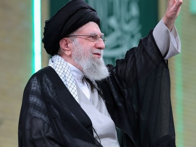 باخدیم سنه آی چیخدی... / رباعی ترکی عاشقانه‌ای در محضر رهبر شهید انقلاب، شعری که بعد از 18 سال هنوز به یاد داشت