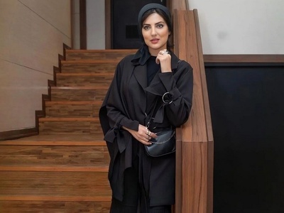 گشتی در آپارتمان نورگیر هلیا امامی؛ از انتخاب جسورانه پرده‌های سبز تا چیدمان کلاسیک میز ناهارخوری+ویدیو/ چقدر سلیقه‌اش خوبه👌