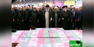 (ویدئو) اقامهٔ نماز رهبر معظم انقلاب بر پیکر پاک شهیدان خدمت  در دانشگاه تهران