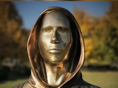 ویدئو/ تندیس جدید سوئیس به افتخار «ساتوشی ناکاموتو»/ ادای احترام به ذهنی خلاق که با نوآوری‌هایش دنیای مالی و فناوری را متحول کرد