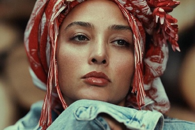 نگاهی بر شاهکار هنری ارغوان «قطب شمال» در گالری نقاشی با حضور سلبریتی‌ها / آناهیتا درگاهی عجب هنرمندی بوده خبر نداشتیم!