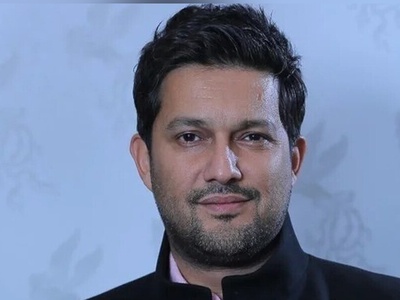 ویدیو | حامد بهداد در نقش تازه‌اش/ گارسون محبوب کافه‌های استانبول!