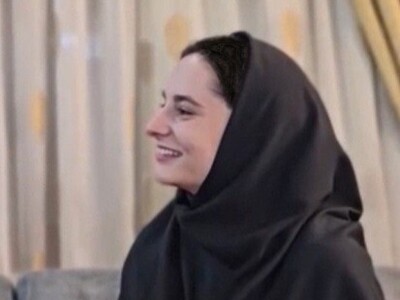 (ویدئو) نگاهی به نقاشی‌‌های زیبای رتبه 4 کنکور زبان/ آتوسا سالمی: ویولن می‌زنم، بزرگ‌ شده اُکراینم ولی مردم کاشان خیلی مهمان‌نوازند