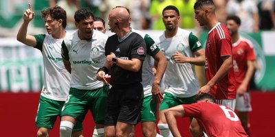 فوتبال به سبک خاص/ وقتی جای گلزنی با چاقو زنی عوض میشه!😂