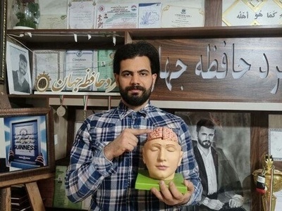 (عکس) سلفی افتخارآمیز دو رکورددار ایرانی در گینس؛ محمدرضا حسن‌زاده در کنار نخبه فوتبال ایران