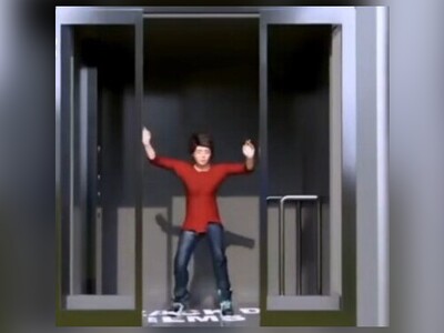 (ویدئو) یادگیری زبان انگلیسی با توصیه‌های مهم «سقوط آسانسور»/ مکالمات ضروری و کاربردی روزانه