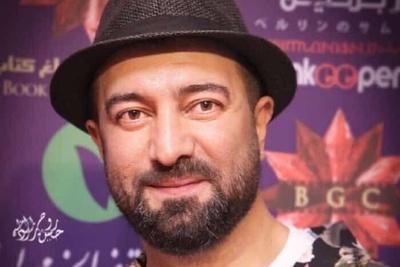 (سکانس برتر) | هنرنمایی مجید صالحی در معرفی «اشگنه» به گروگانگیر خارجی به زبان انگلیسی