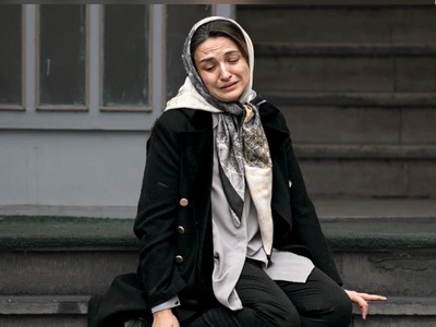 اقدام تحسین برانگیز گلاره عباسی به یاد دانش آموزان شهید میناب/ فرزندان ایران دوباره جوانه زدند+عکس