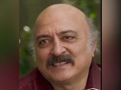 ویدیو/ پاتک خوشگل حامد وکیلی (پدر ملیسا) در قهوۀ پدری به داماد آینده/ ذهن منم پر از اشعار ایرج میرزاس که در وصف تو سروده