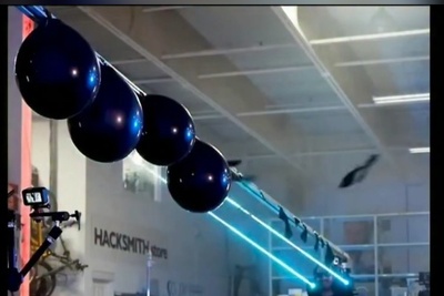 (ویدئو) این عینک لیزری می‌تواند هر چیزی را ذوب کند؛ اختراع عجیب یوتیوبر معروف!