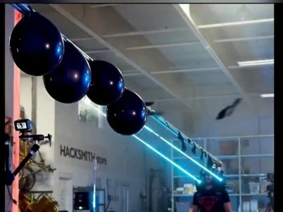 (ویدئو) این عینک لیزری می‌تواند هر چیزی را ذوب کند؛ اختراع عجیب یوتیوبر معروف!