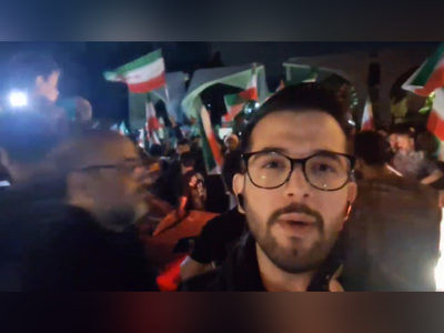 (ویدئو) تجمع دانشجویان و مردم در مقابل دانشگاه تهران برای حمایت از پاسخ کوبندۀ ایران به رژیم صهیونیستی