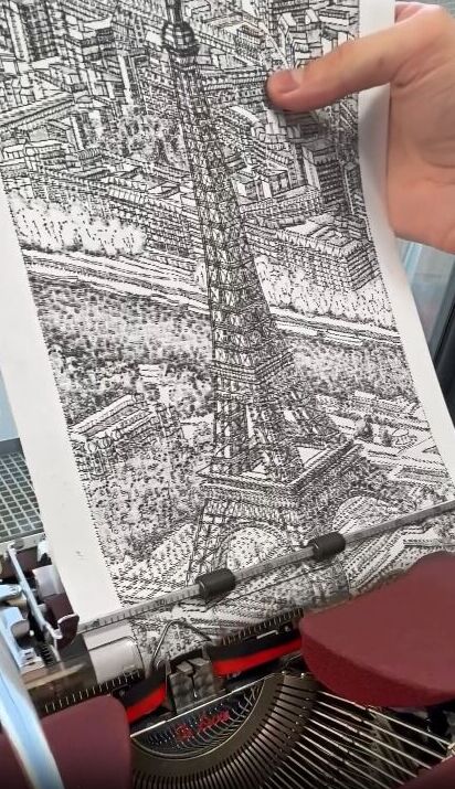 (ویدئو) خلاقیت بی‌نظیر یک هنرمند در کشیدن تصویر برج ایفل با روشی غیرقابل باور