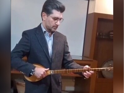 ویدیو/ طنین نوای بهشتی سه‌تار، تنبک و دایره با هنر بی‌نظیر «امیرحسین مدرس»/ تجدید دیدار با دوستانی به قدمت 40 سال در موزۀ موسیقی