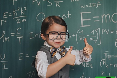 (ویدیو) انواع همکلاسی ها در مدرسه/ راحتی دانش‌آموزای ردیف آخرو من حتی تو خونمونم ندارم/ شما ردیف چند میشینید؟😂