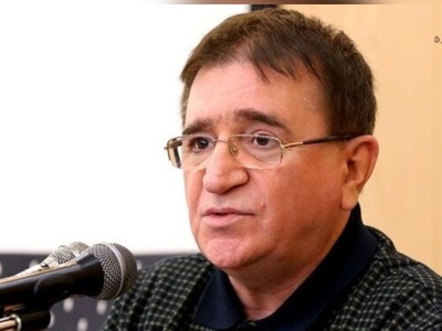 (ویدئو) روایتی بامزه از دکتر انوشه درباره سوتی استادان دانشگاه؛ «اون خانم دکتره گردن‌گیرش خراب بود!» 😂