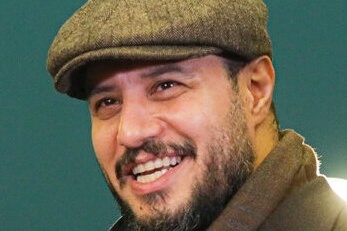 (ویدئو انگیزشی) جواد عزتی از تئاتر خیابانی تا سلطان گیشه: رمز موفقیت خودش که مسیر زندگیتان را تغییر می‌دهد!