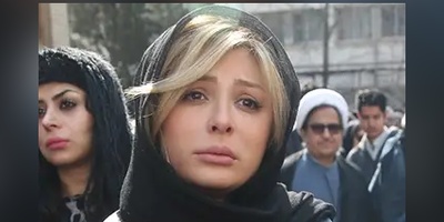 مراسم ختم پدر نیوشا ضیغمی این چنین برگزار شد؛ از حضور احسان خواجه‌امیری، شبنم قلی‌خانی، علی ضیا و... تا انبوهی از تاج گل وسِرو ولیمه عزا در یک رستوران شیشه‌ای+ویدیو