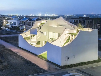 این ساختمان عجیب کنار فرودگاه اینچئون، همه رو شگفت‌زده کرده + عکس