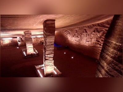 (ویدئو) کشف عجیب‌ترین غارهای اسرارآمیز زیرزمینی در چین/ راز غارهای لانگیو چیست؟