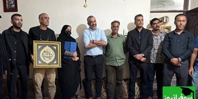 اشک های تلخ پژمان جمشیدی در ویرانه های مدرسه شجره طیبه/ حضور مدیرعامل باشگاه استقلال به همراه پژمان جمشیدی در گلزار شهدای میناب+فیلم