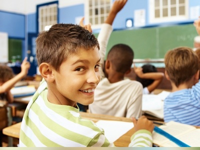 (عکس) معلم ادبیات بعد از دیدن این برگه گفت: دیگه بسه! 😅 / شاهکار خنده‌دار یک دانش‌آموز ایرانی در امتحان!