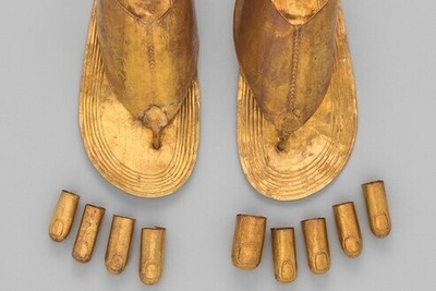 عکس/ صندل 3300 ساله فرعون نوجوان/ شاهکار طلایی توت‌عنخ‌آمون با نقش‌ونگارهای باستانی