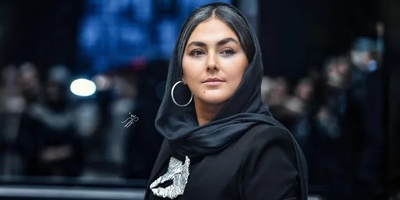 ببینید| هدی زین‌العابدین با شومیز و کلاه سبزآبی ظاهر شد؛ چرا استایلش برای این مراسم زیر سؤال رفت؟
