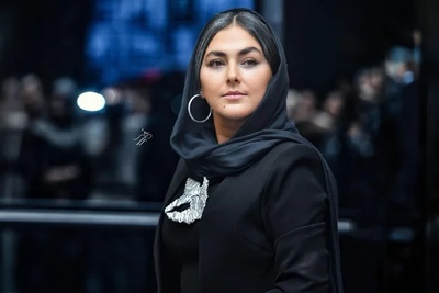ببینید| هدی زین‌العابدین با شومیز و کلاه سبزآبی ظاهر شد؛ چرا استایلش برای این مراسم زیر سؤال رفت؟