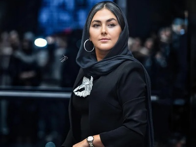 ببینید| هدی زین‌العابدین با شومیز و کلاه سبزآبی ظاهر شد؛ چرا استایلش برای این مراسم زیر سؤال رفت؟