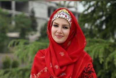 نگاهی به تیپ و استایل ملیکا زارعی (خاله شادونه) در دهه‌ 60؛ زمانی که دانش‌آموز کلاس اول بود