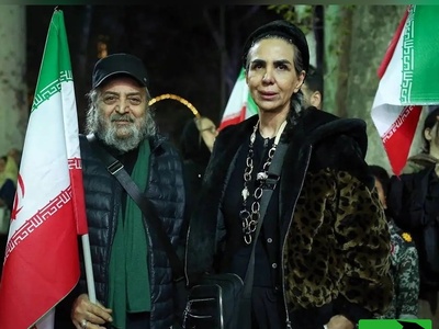 یادگاری دانش آموزان شهید و غلتان در خون میناب در دستان سیروس مقدم: این سیسمونی بچه هاییه که قرار بود عاقبت بخیر بشن اما...