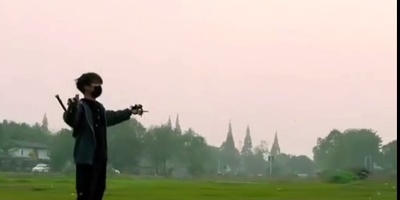 (ویدئو) تخیل یا واقعیت؟ دانشجوی چینی افسانه «شمشیرهای پرنده» را به واقعیت تبدیل کرد!