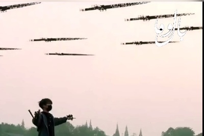 (ویدئو) تخیل یا واقعیت؟ دانشجوی چینی افسانه «شمشیرهای پرنده» را به واقعیت تبدیل کرد!