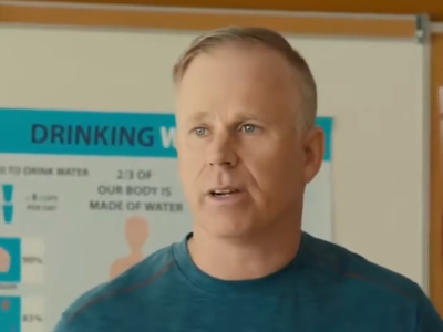 (ویدئو) معلم رویایی دانش‌آموزان/ اینا چرا برعکسن؟ مگه داریم، مگه میشه!