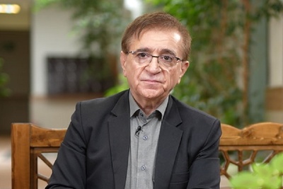 (ویدیو) کلیدی‌ترین و مهم‌ترین توصیه‌ی دکتر محمود انوشه متخصص روانشناسی ایران: بجای پاک کردن اشک هایت کسی که باعث این اشک شده را از قلبت پاک کن...