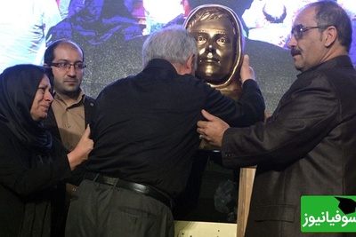 اشک‌های پدر و مادر پروفسور مریم میرزاخانی در مراسم رونمایی از تندیس دخترشان در دانشگاه صنعتی شریف+عکس